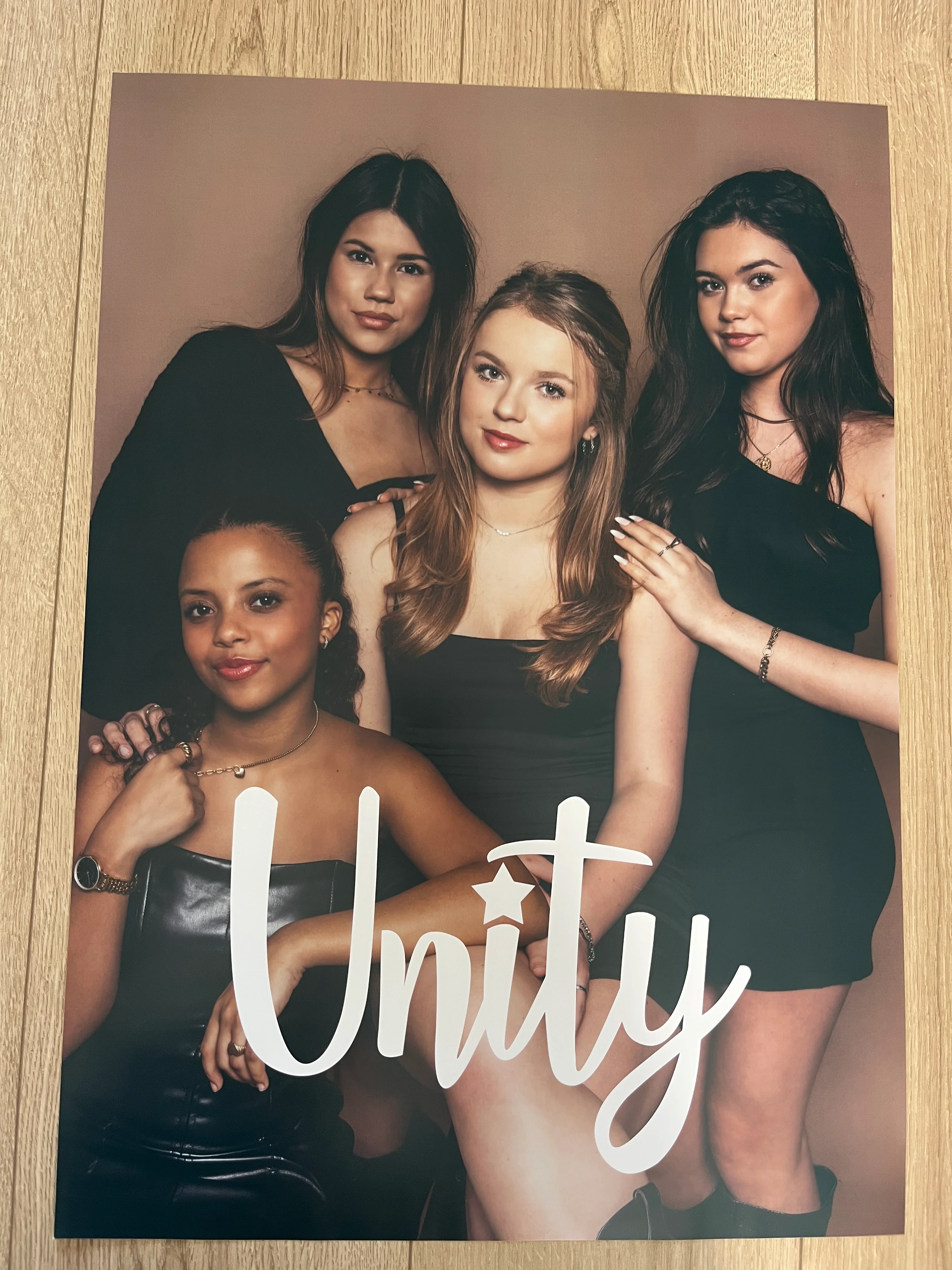Unity | Poster zwart beige (2024)